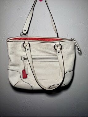 COACH Poppy Off-White Pebbled Leather Tote Bag Red Lining M1220-23441 Excellent